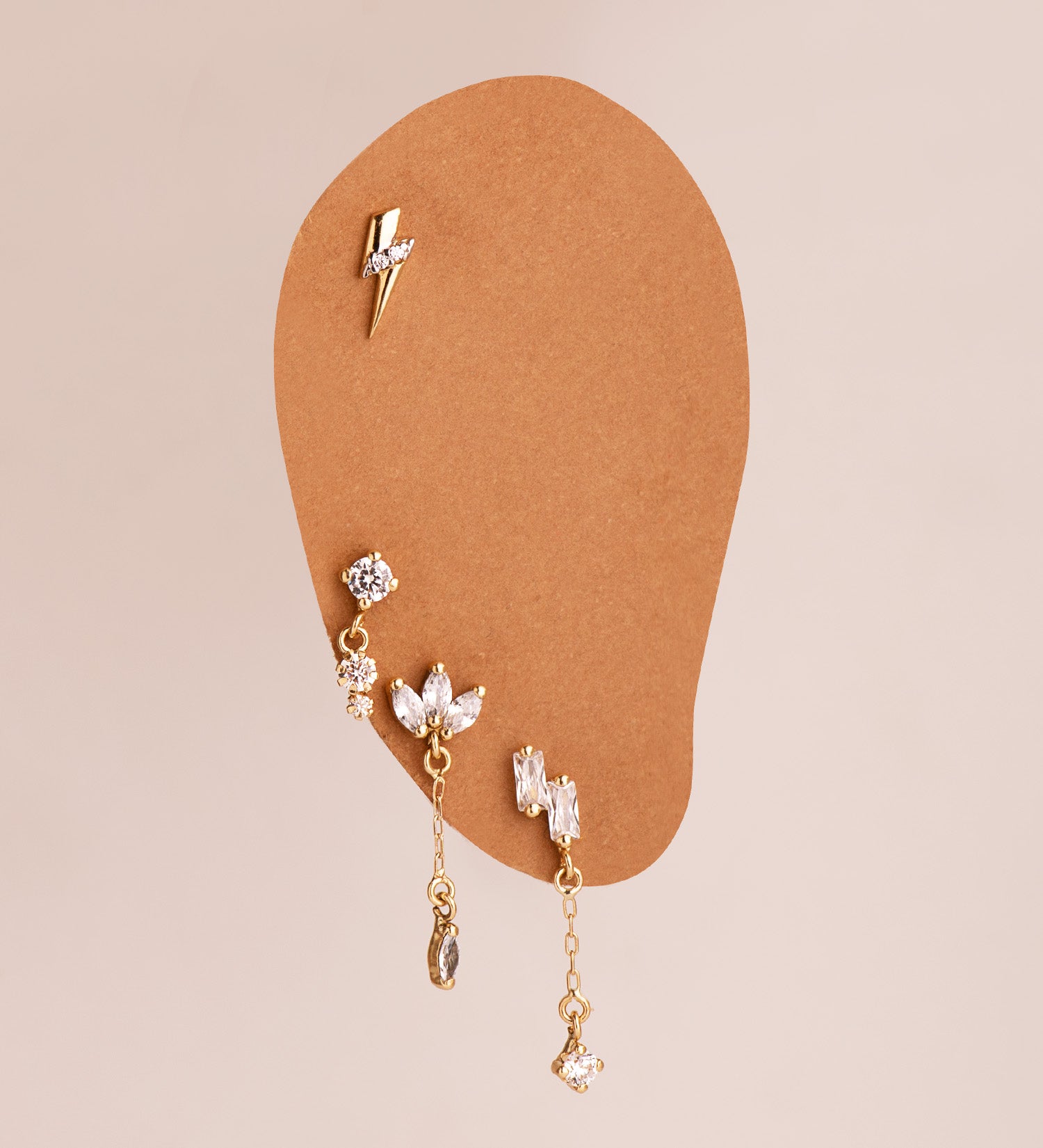 Perçage Doreille en Or Jaune 18K avec 2 Zirconias Baguette et Chaîne de 120 mm Dépaisseur Taille de la Barre : 24 X 4 mm Fermoir a Vis