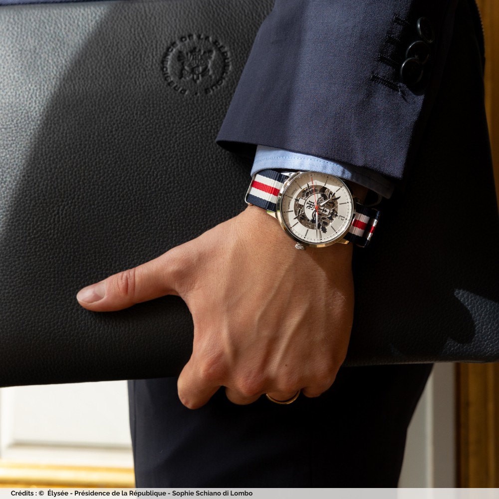 Montre homme Pierre Lannier ÉLYSÉE PRÉSIDENCE DE LA RÉPUBLIQUE 459C129 – cadran argenté bracelet nylon multicolore – vue 2