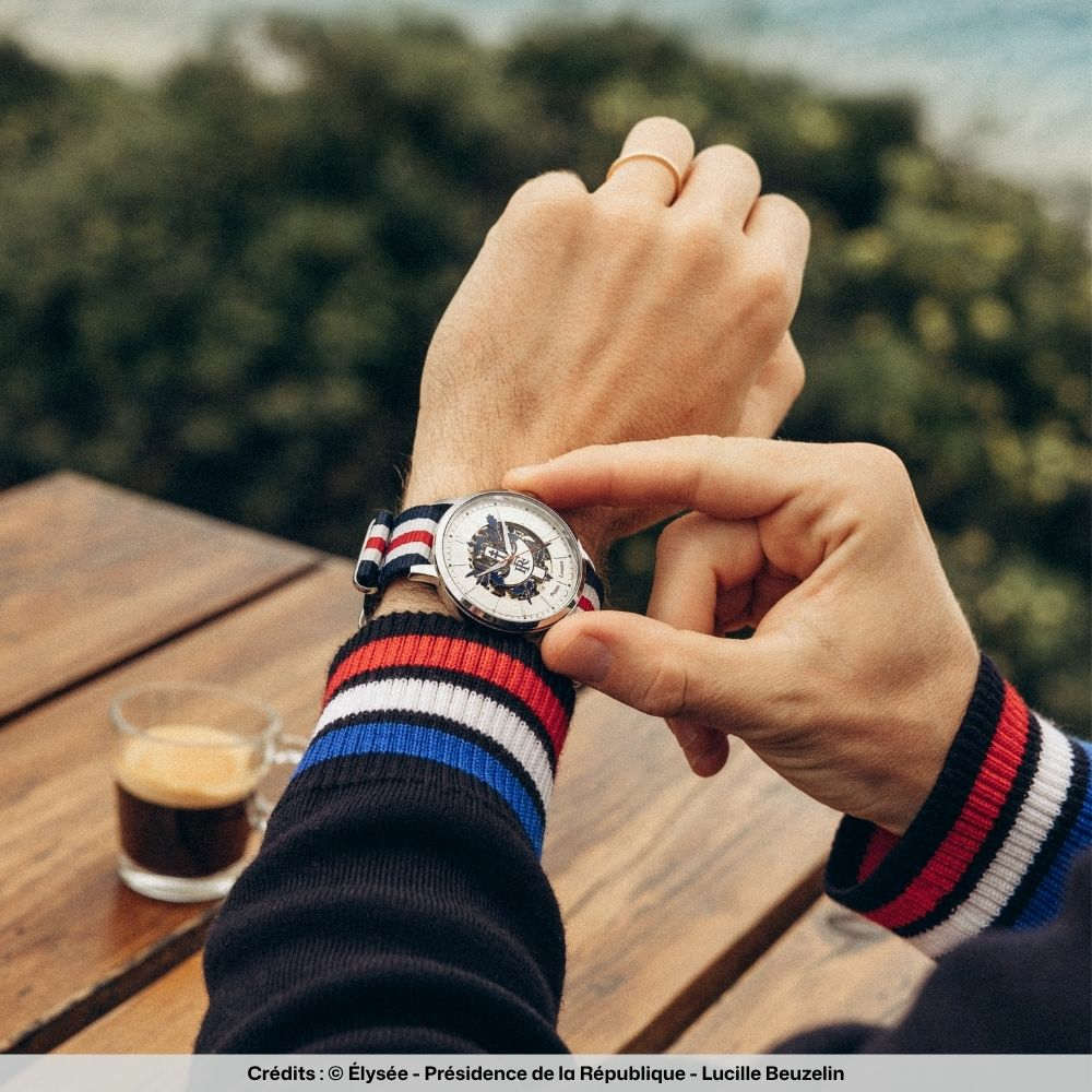 Montre homme Pierre Lannier ÉLYSÉE PRÉSIDENCE DE LA RÉPUBLIQUE 459C129 – cadran argenté bracelet nylon multicolore – vue 3