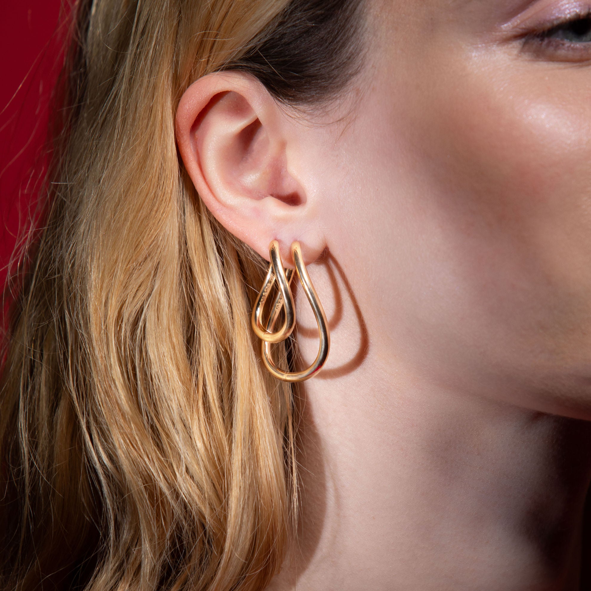 Lindsay - Gold Plated Hoop Earrings - Ana et Cha