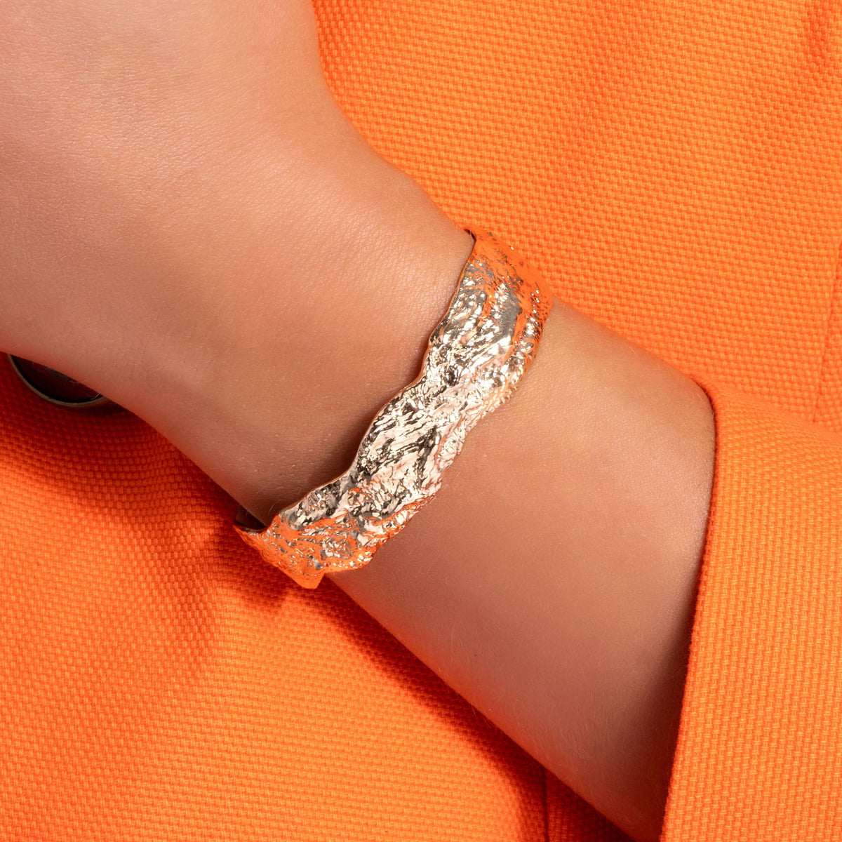 Gullbelagt Lara armring – Ana & Cha – se 3