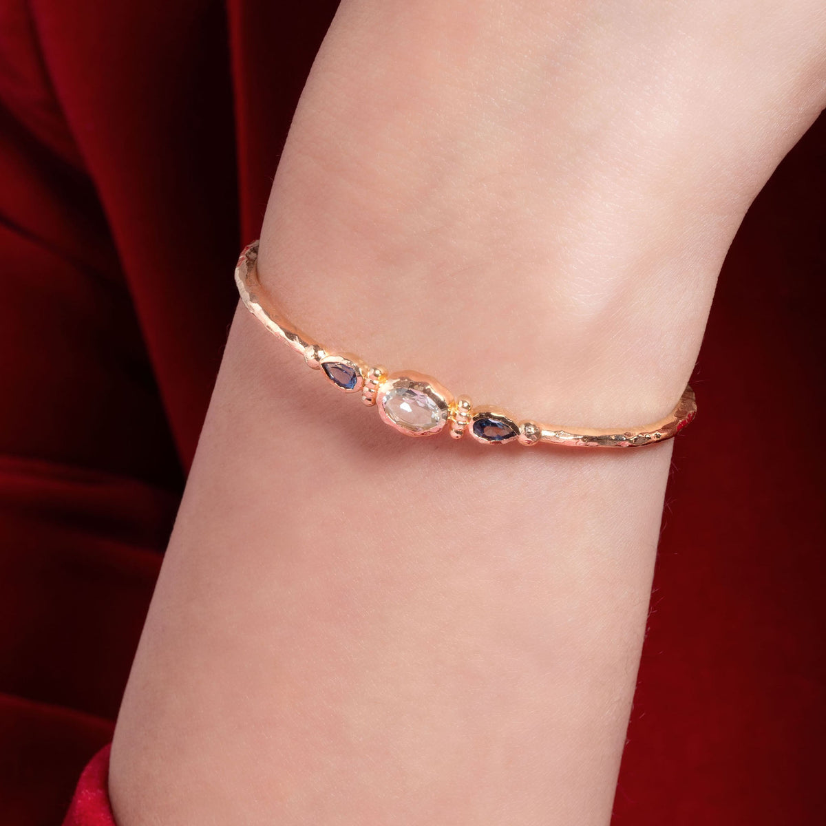 Gullbelagt Carla armring – Ana & Cha – Vis 4
