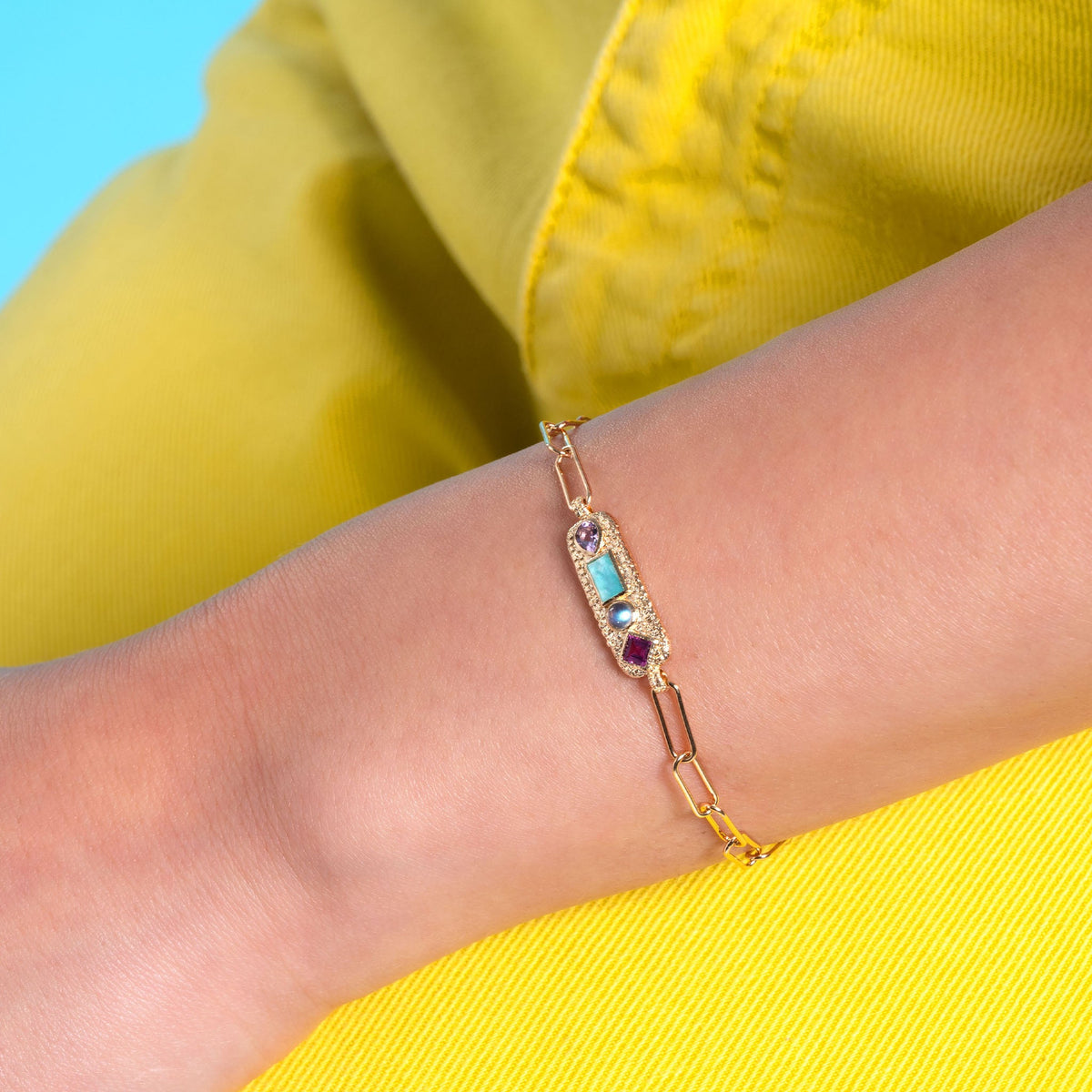 Gullbelagt Leora armbånd – Ana & Cha – se 3