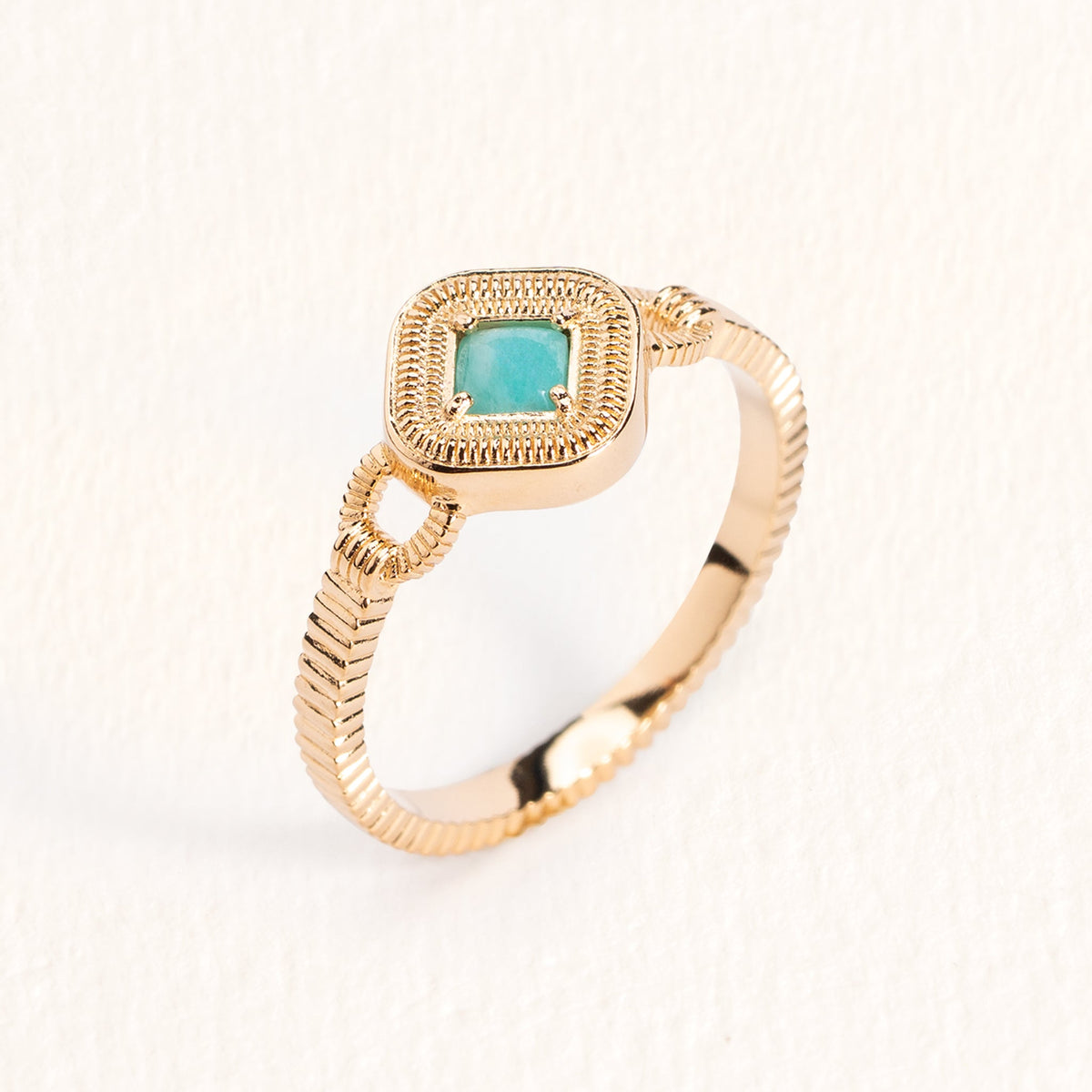 Anillo Lora chapado en oro – Ana & Cha