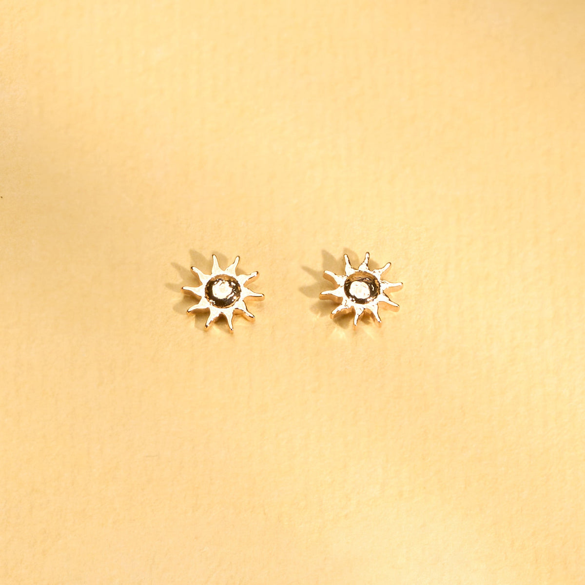 Boucles d'oreilles Solena en plaqué or – Ana & Cha – vue 3