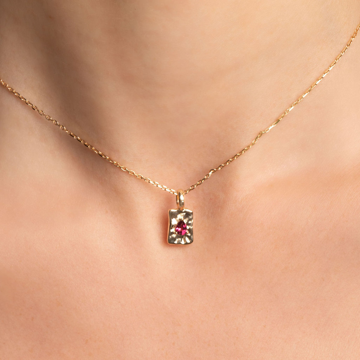Collier Livia rhodolite en plaqué or – Ana & Cha – vue 2