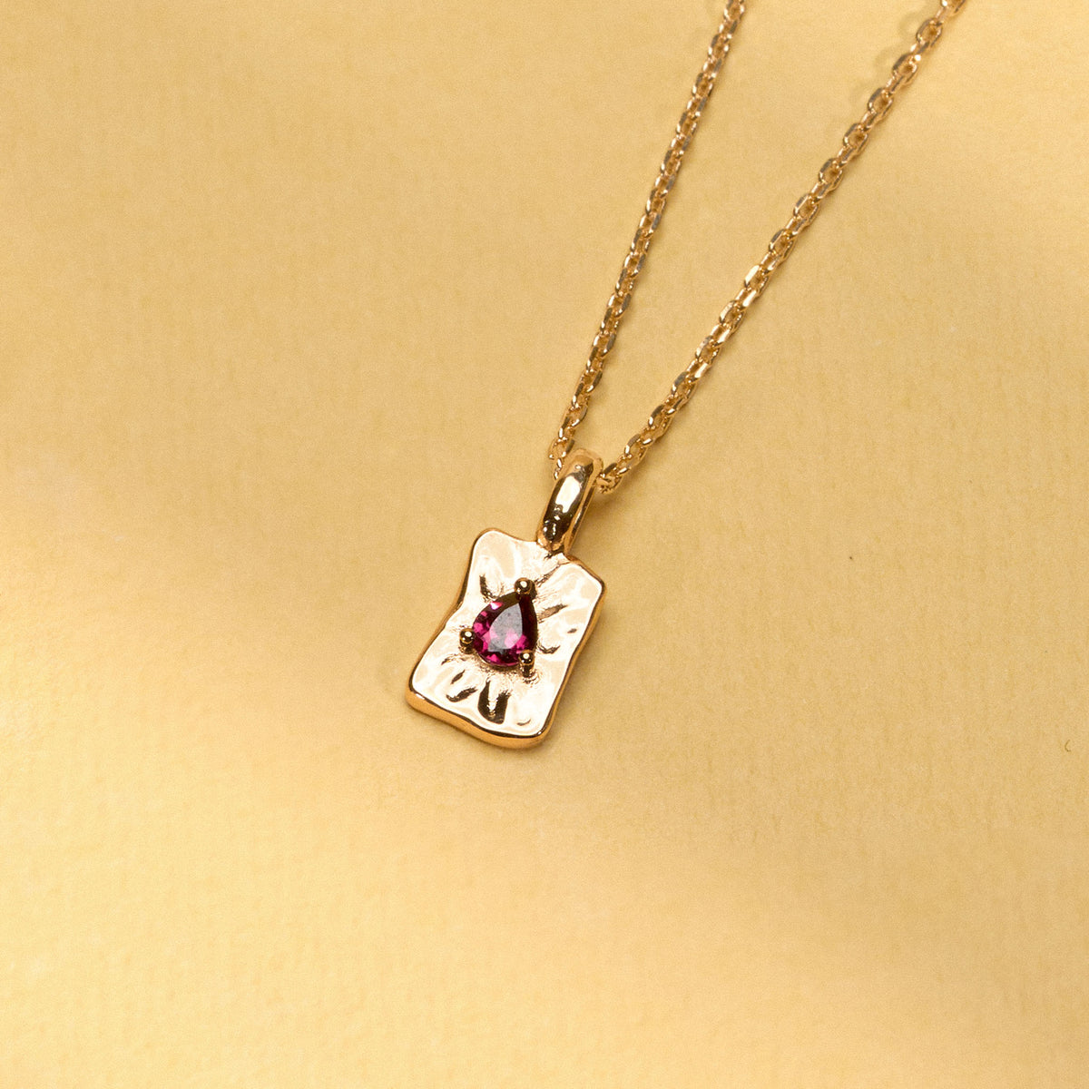 Collier Livia rhodolite en plaqué or – Ana & Cha – vue 3