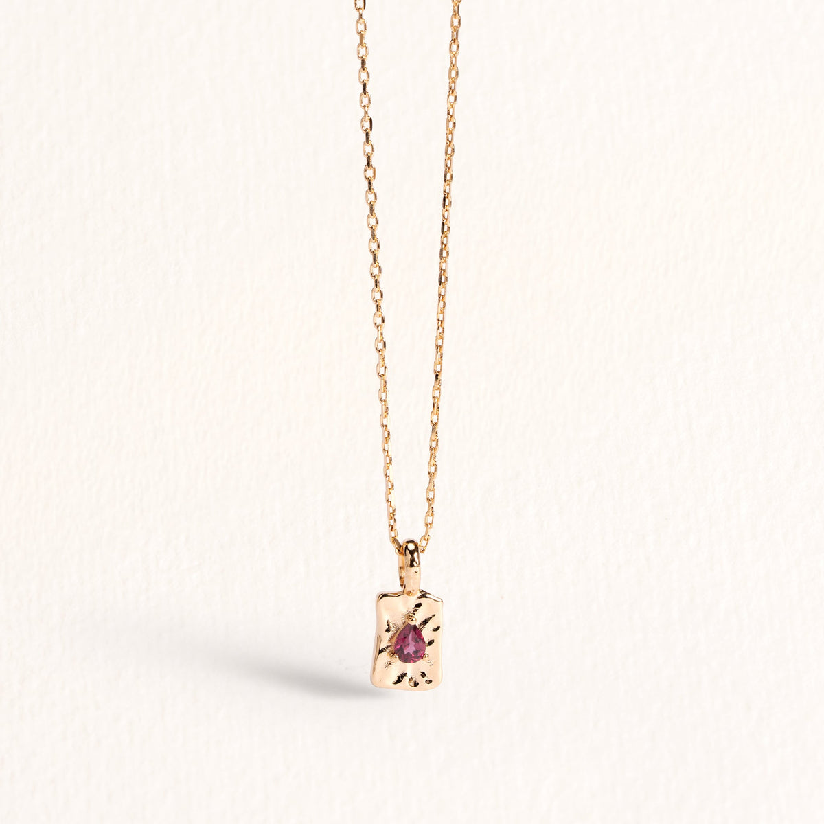 Collier Livia rhodolite en plaqué or – Ana & Cha