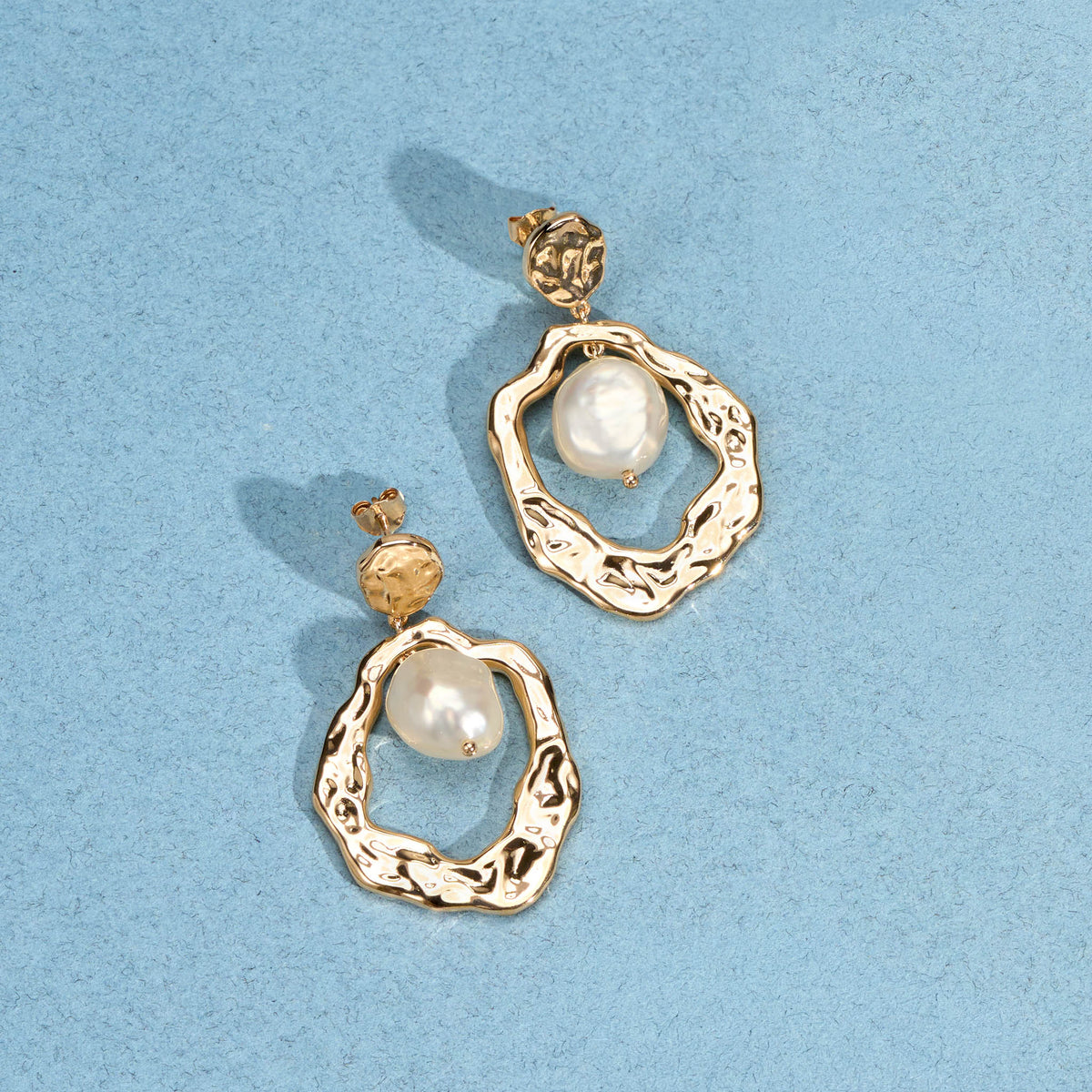 Boucles d'oreilles Victoria perles de culture en plaqué or – Ana & Cha – vue 3