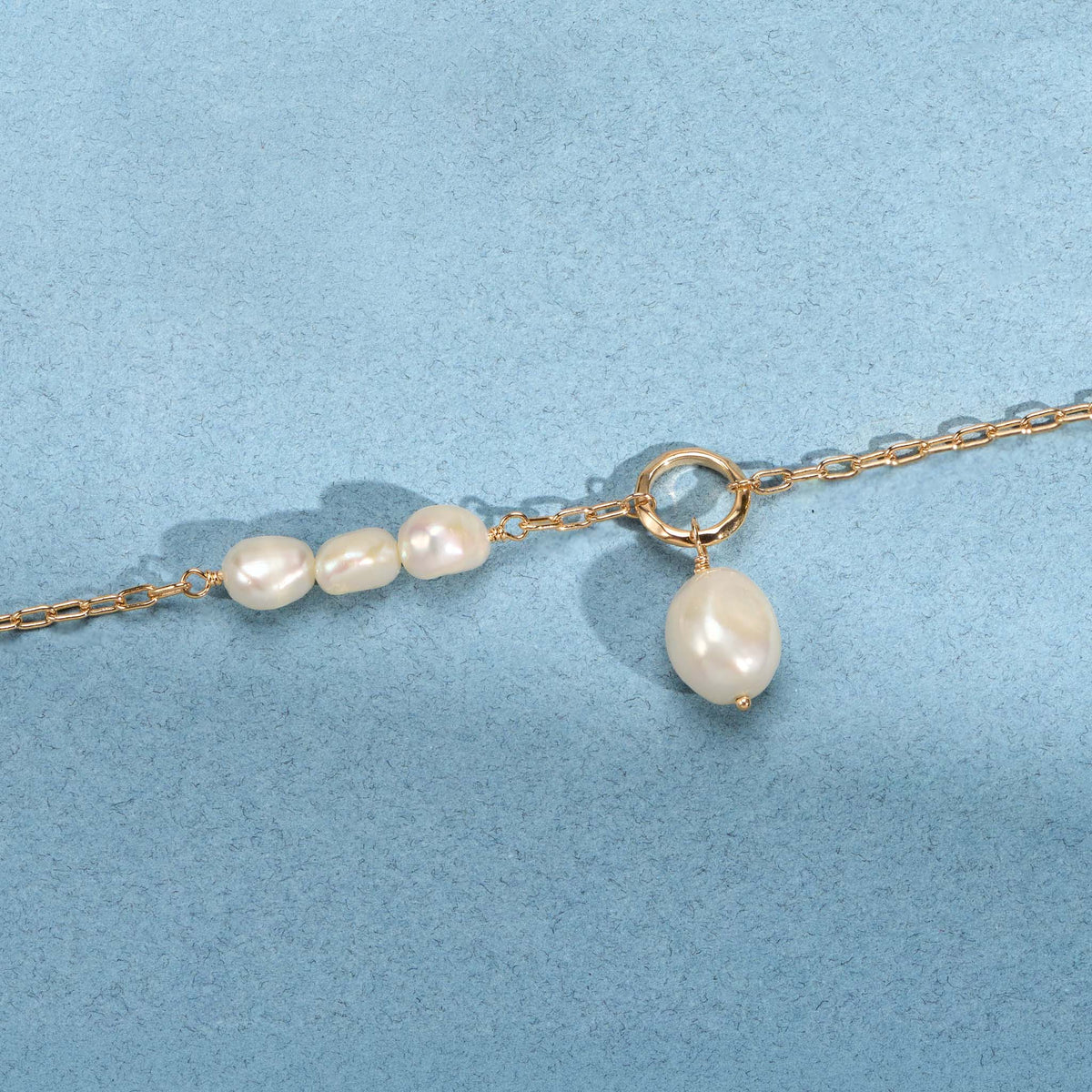 Bracelet chaîne Neva perles de culture en plaqué or – Ana & Cha – vue 3