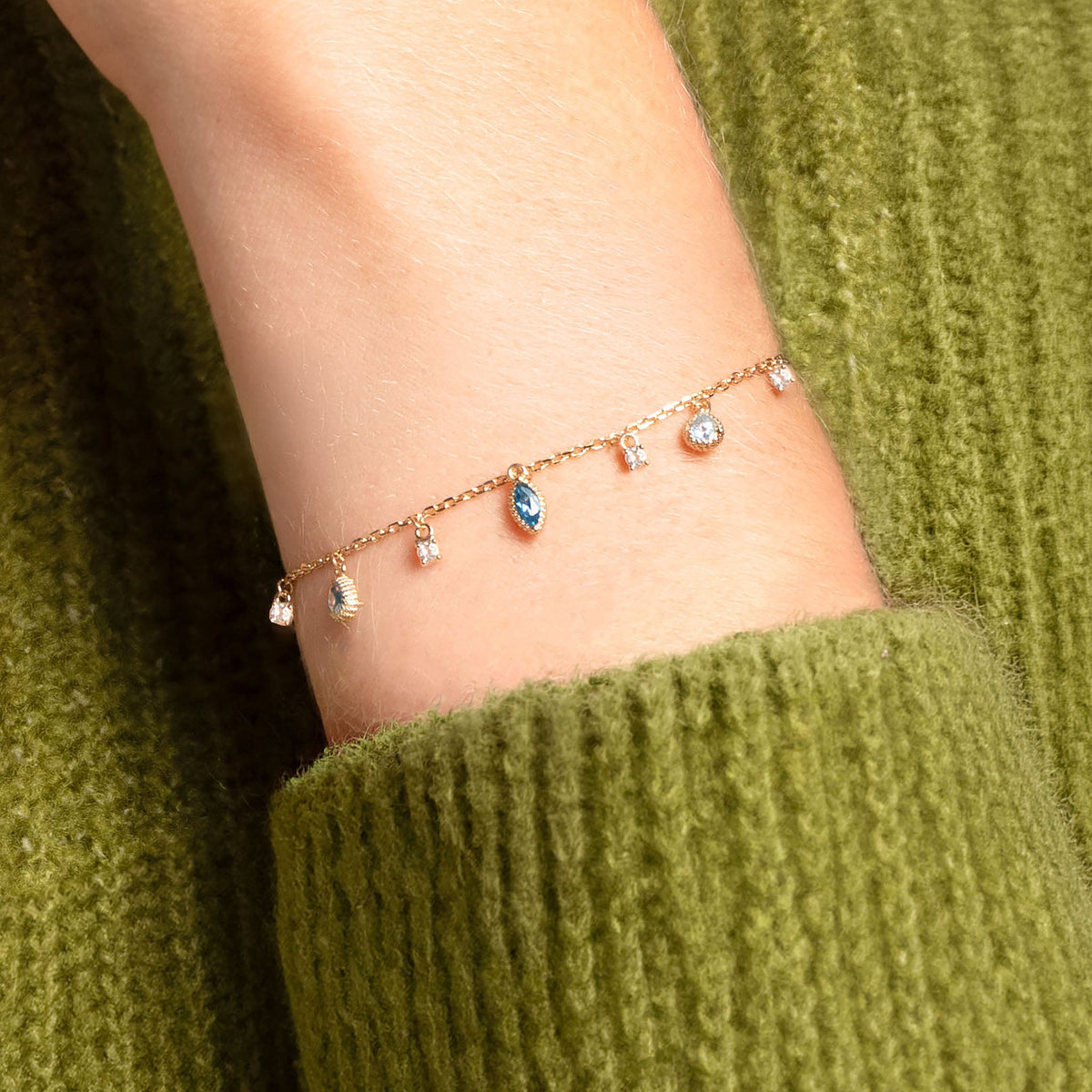 Bracelet chaîne Mira topazes en plaqué or – Ana & Cha – vue 2
