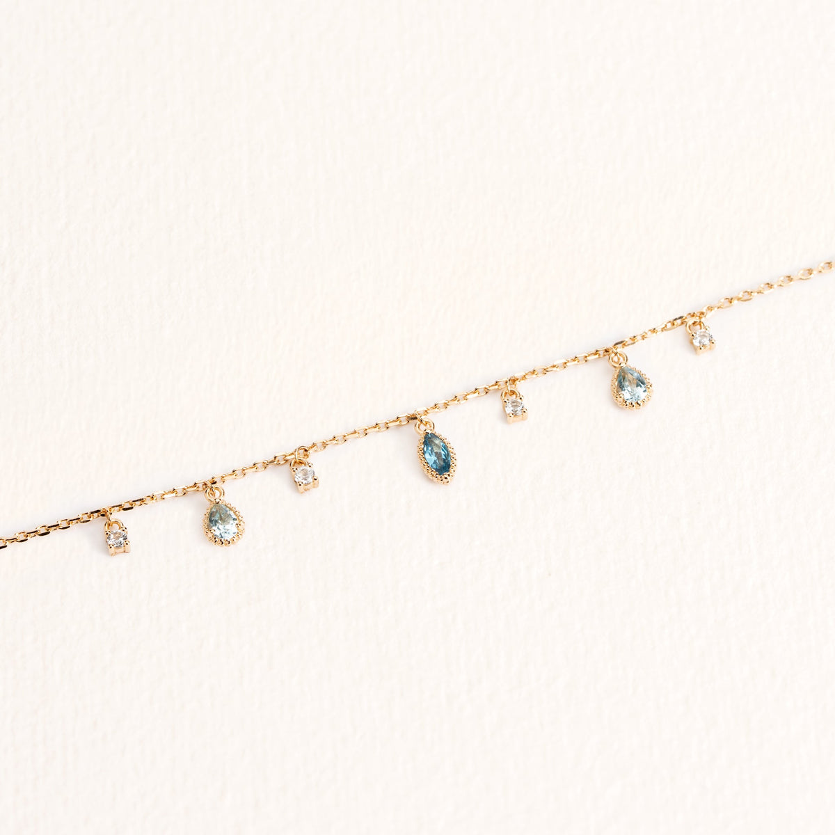 Bracelet chaîne Mira topazes en plaqué or – Ana & Cha