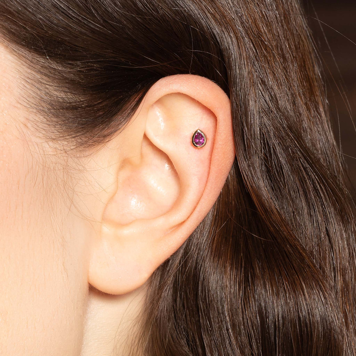Piercing Dahlia rhodolite en plaqué or – Ana & Cha – vue 2