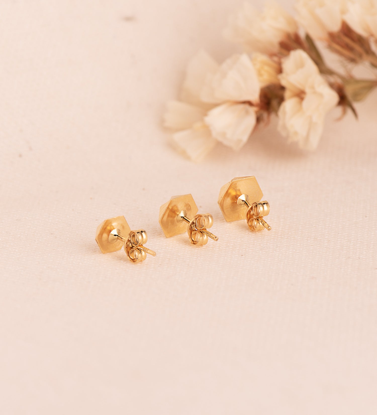 18 K Gul Guld Stjerne Stud Øreringe Størrelse: 9 x 8 mm Snap lukning