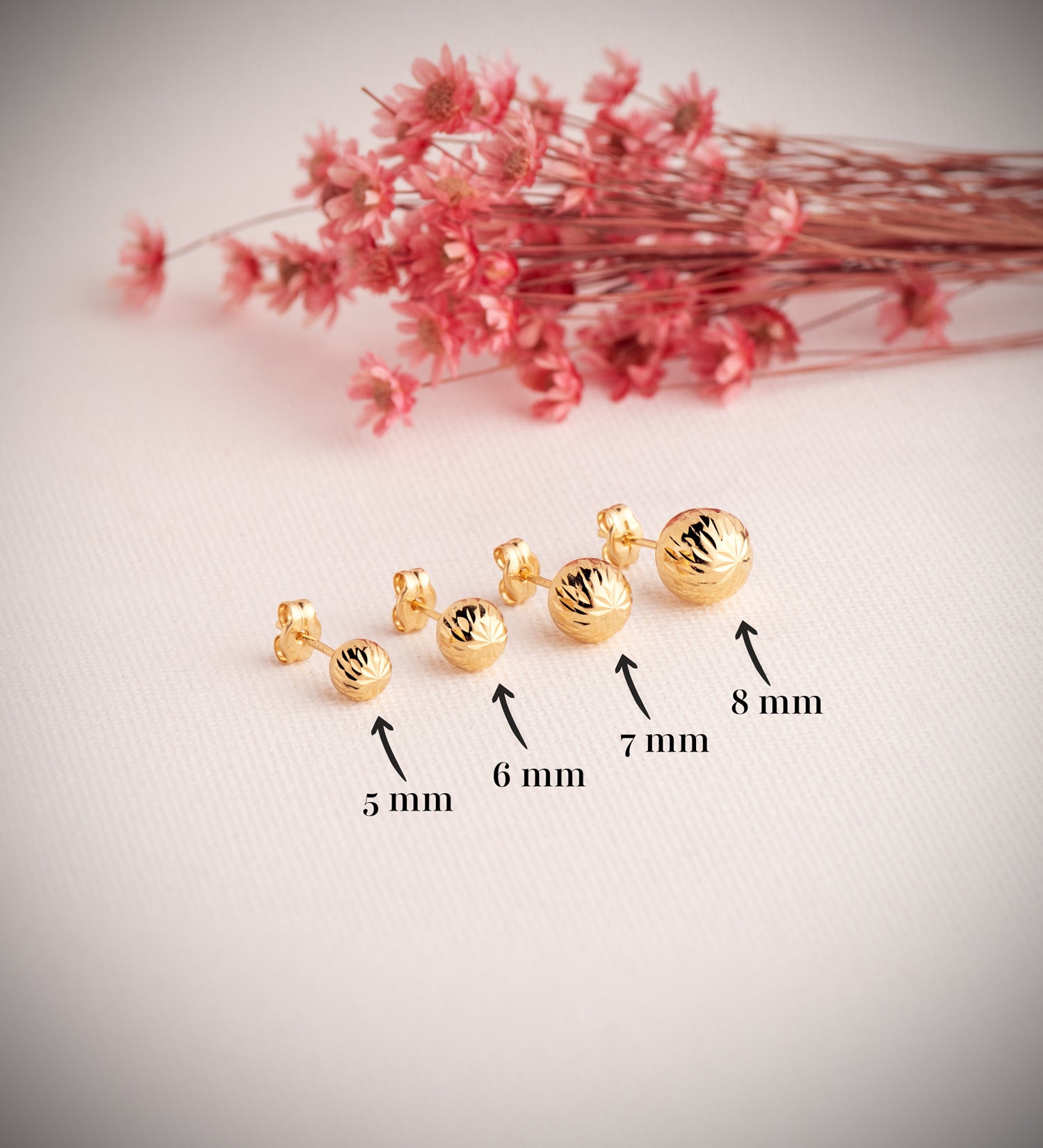 Boucles d'oreilles Or Jaune 18K Boule Creuse Sculptée Largeur : 6 mm Boutons Pression