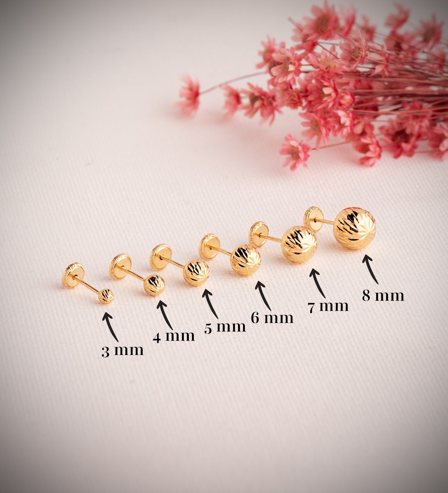 Boucles d'oreilles en Or Jaune 18K Boule Creuse Sculptée Largeur : 3 mm Fermeture à Écrou