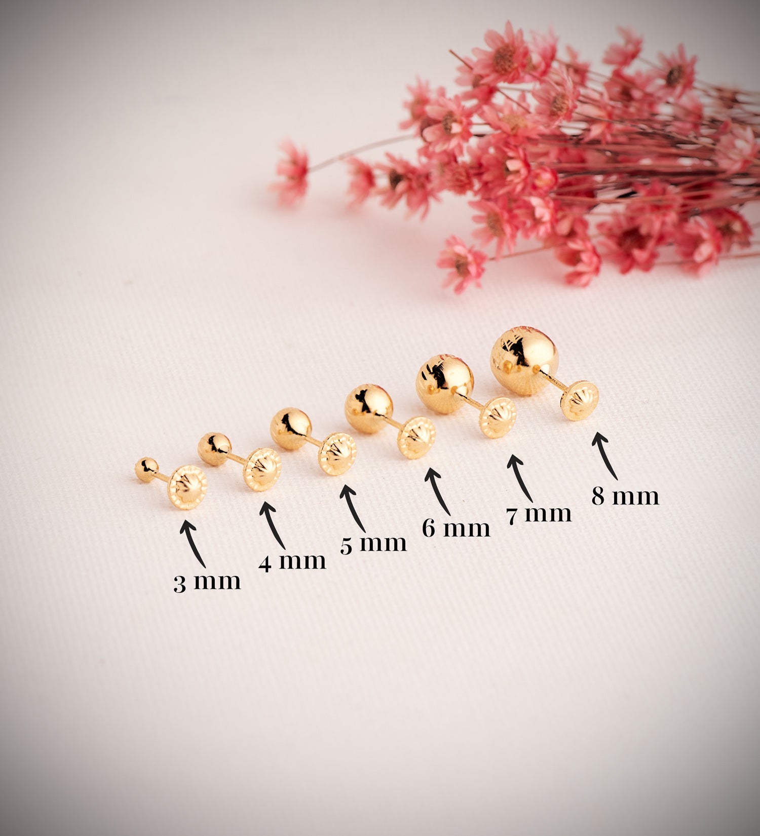 Boucles d'oreilles en Or Jaune 18K Boule Creuse Sculptée Largeur : 8 mm Fermeture à Écrou