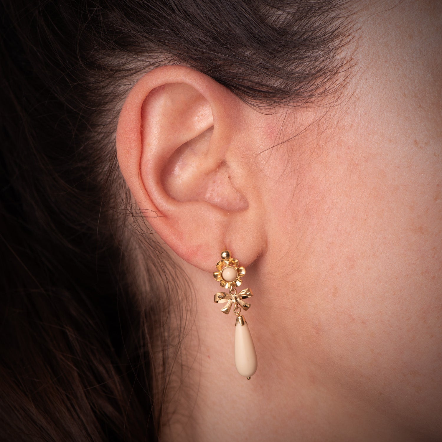 Boucles d'oreilles en Or Jaune 18K Ivoire Taille : 33X10 mm Fermoir Catalan