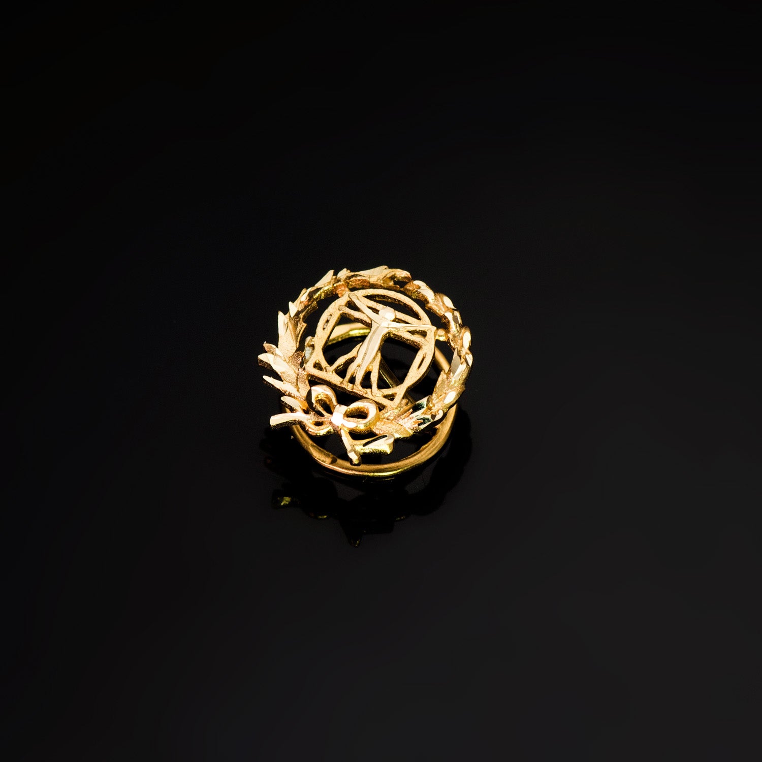 Badge Beaux Art Or Jaune 18K 15 X 14 mm