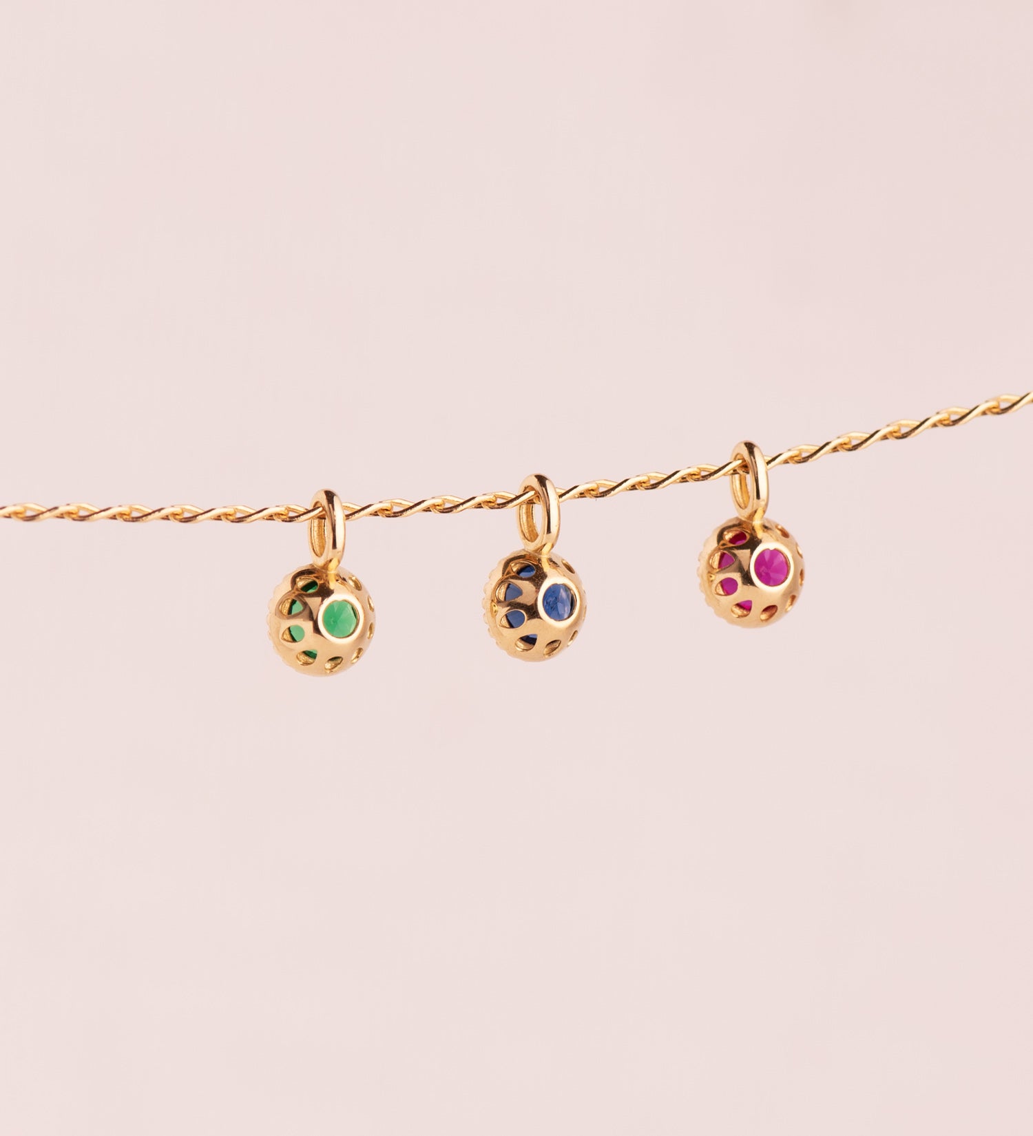 Pendentif en Or Jaune 18K Pierres Rondes Bleues Taille des Perles : 8,5 X 5MM