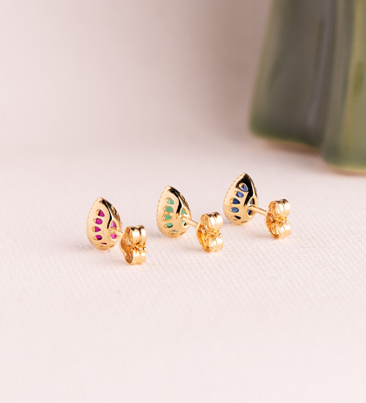 18 K gul guld grøn perle øreringe Størrelse: 7 X5 mm Butterfly Push lås