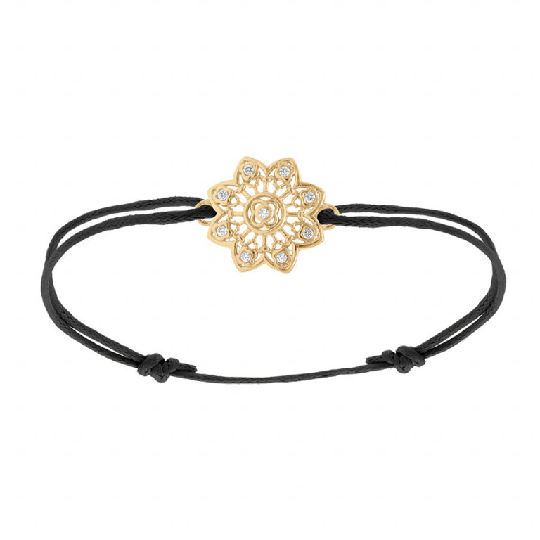 Bracelet mode fleur filigrane en plaqué or avec oxydes blancs