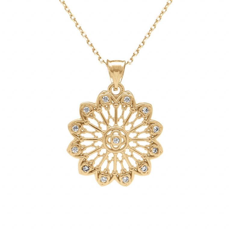 Collier motif fleur filigrane en plaqué or avec oxydes blancs