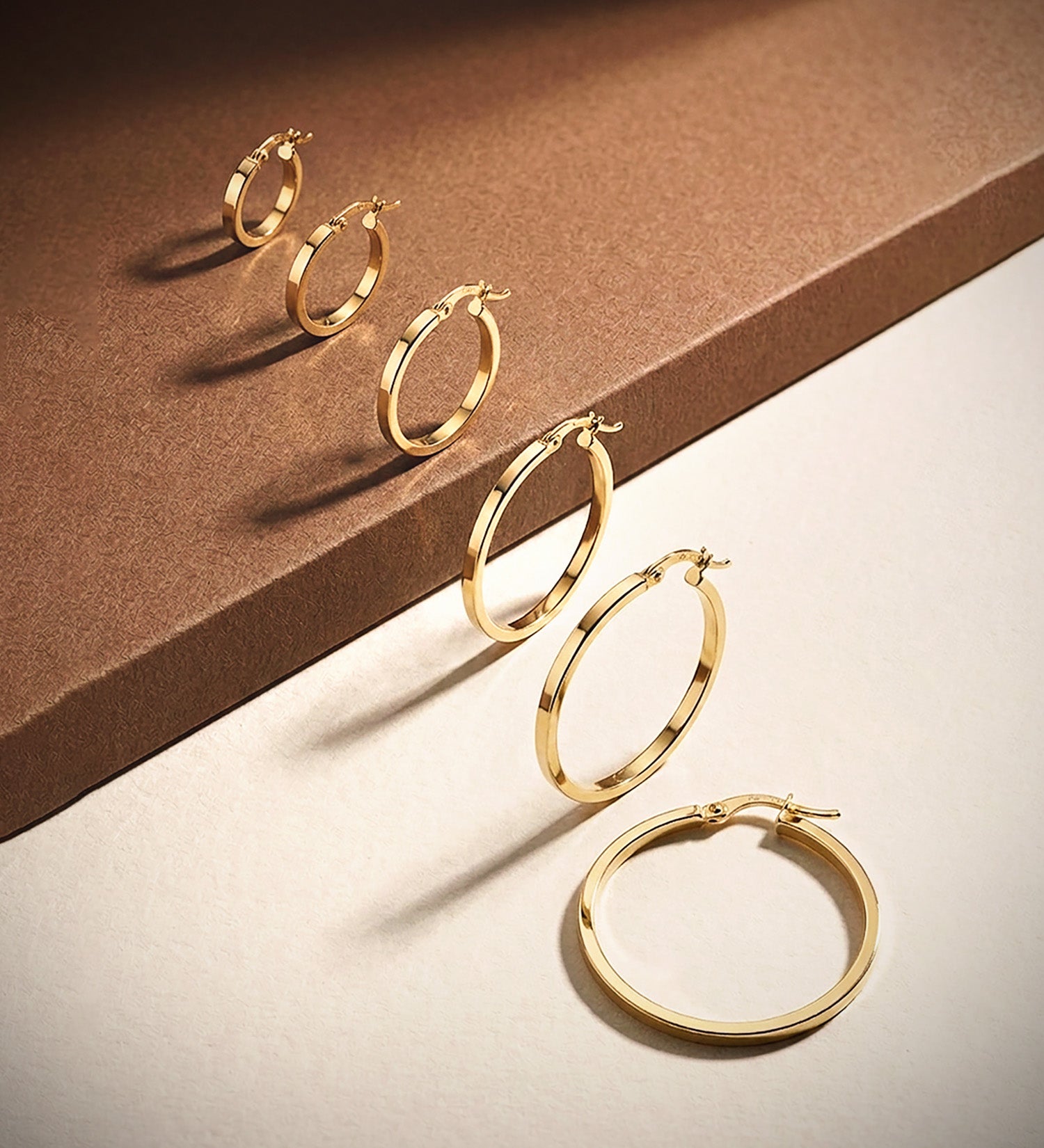 Anneaux Carrés Creux en Or Jaune 18K Taille : 18 X 1,5 mm
