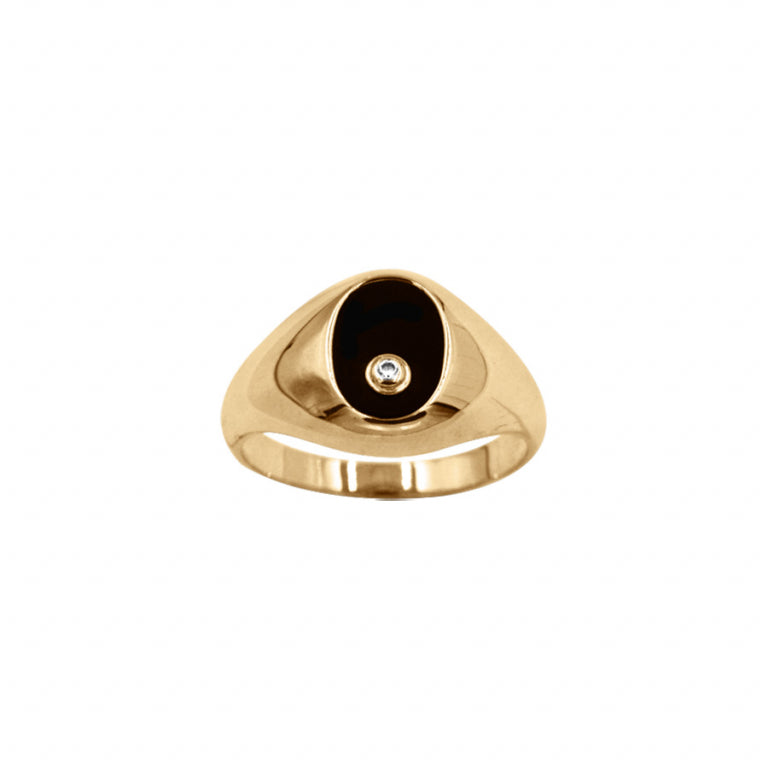 Ovale ring van chalcedoon en wit oxide, verguld