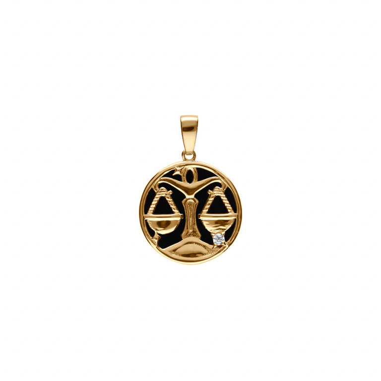Pendentif balance en plaqué or avec onyx noir imitation et oxyde blanc
