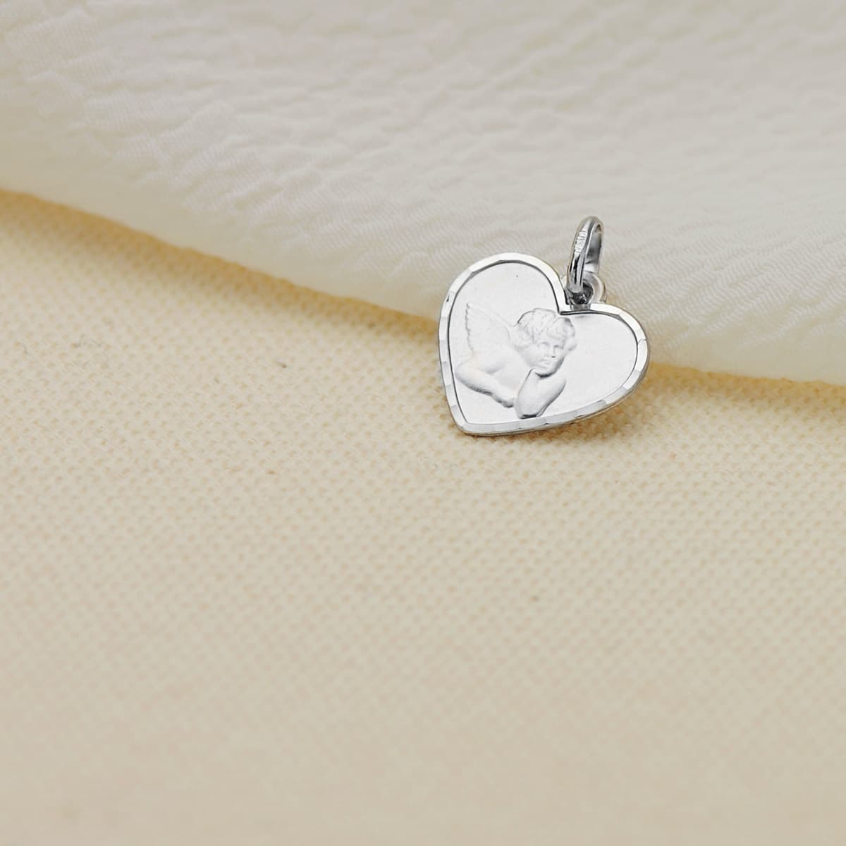 9K Médaille en Or Blanc Coeur Angelot. 14X12 mm