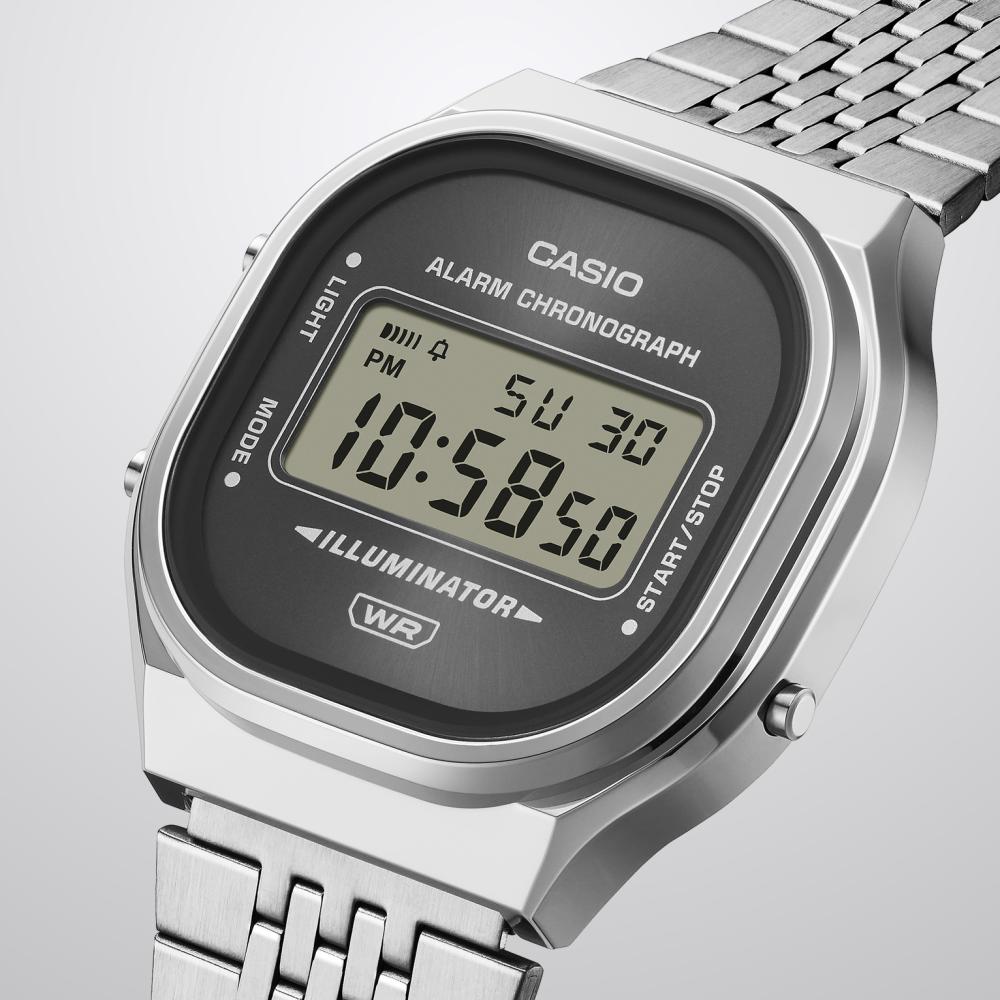 Collection Vintage - A140WE-8AEF - Montre Casio – boîtier argenté aux courbes douces, cadran gris soleillé, écran numérique, bracelet multi-rangs en acier – vue 2