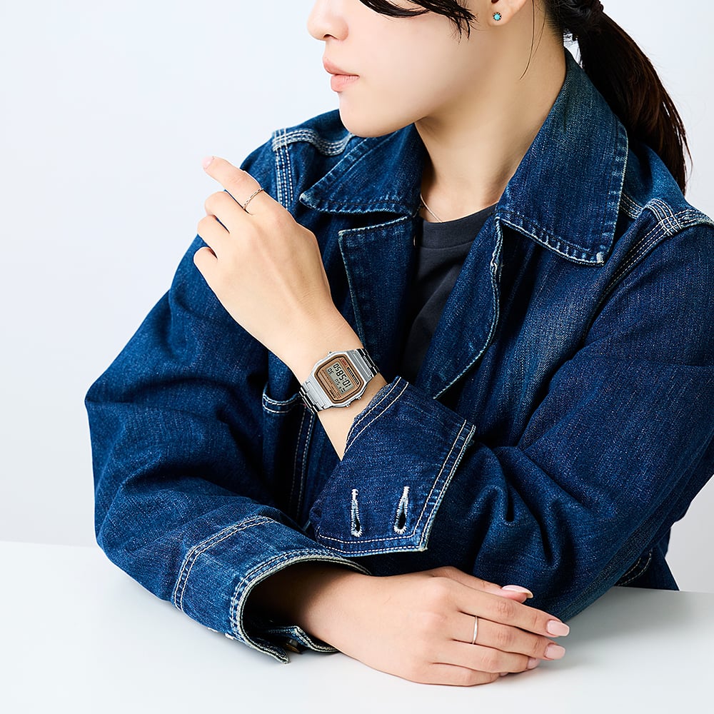 Collection Vintage - A158WEA-9EF - Montre Casio – boîtier en résine, cadran doré, écran numérique, bracelet en acier inoxydable argenté – vue 3