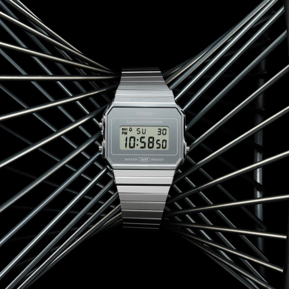 Collection Vintage - A700WEV-7AEF - Montre Casio – boîtier extra-plat argenté chromé, cadran monochrome, bracelet en acier inoxydable – vue 2