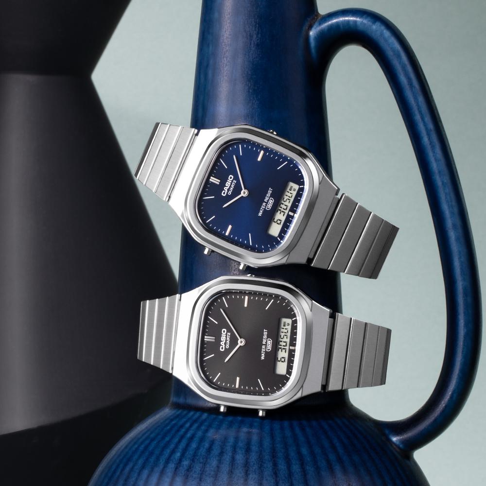 Collection Vintage - AQ-240E-1AEF - Montre Casio – boîtier argenté, cadran noir à aiguilles et écran numérique, bracelet en acier inoxydable – vue 2