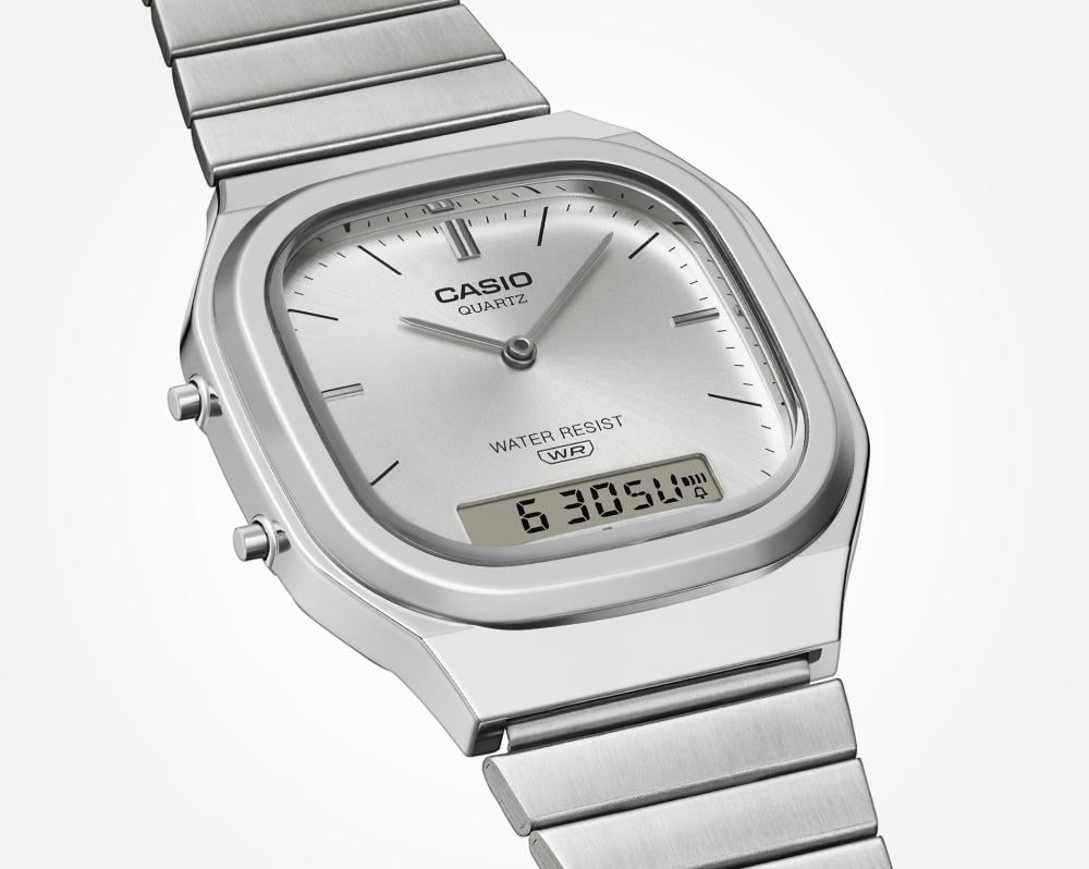 Collection Vintage - AQ-240E-7AEF - Montre Casio – boîtier argenté arrondi, cadran soleillé à index métalliques et écran numérique, bracelet en acier inoxydable – vue 4