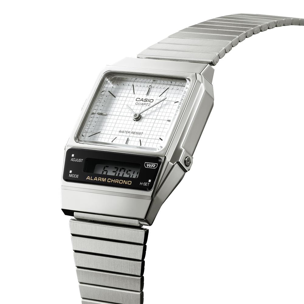 Collection Vintage - AQ-800E-7AEF - Montre Casio – boîtier angulaire argenté, cadran quadrillé avec index bâtons et écran LCD, bracelet à maillons droits en acier – vue 2