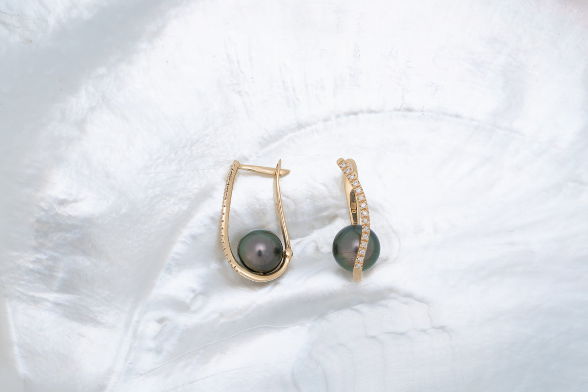 Brincos alongados de diamante e argola redonda de pérola do Taiti – ouro 18 quilates