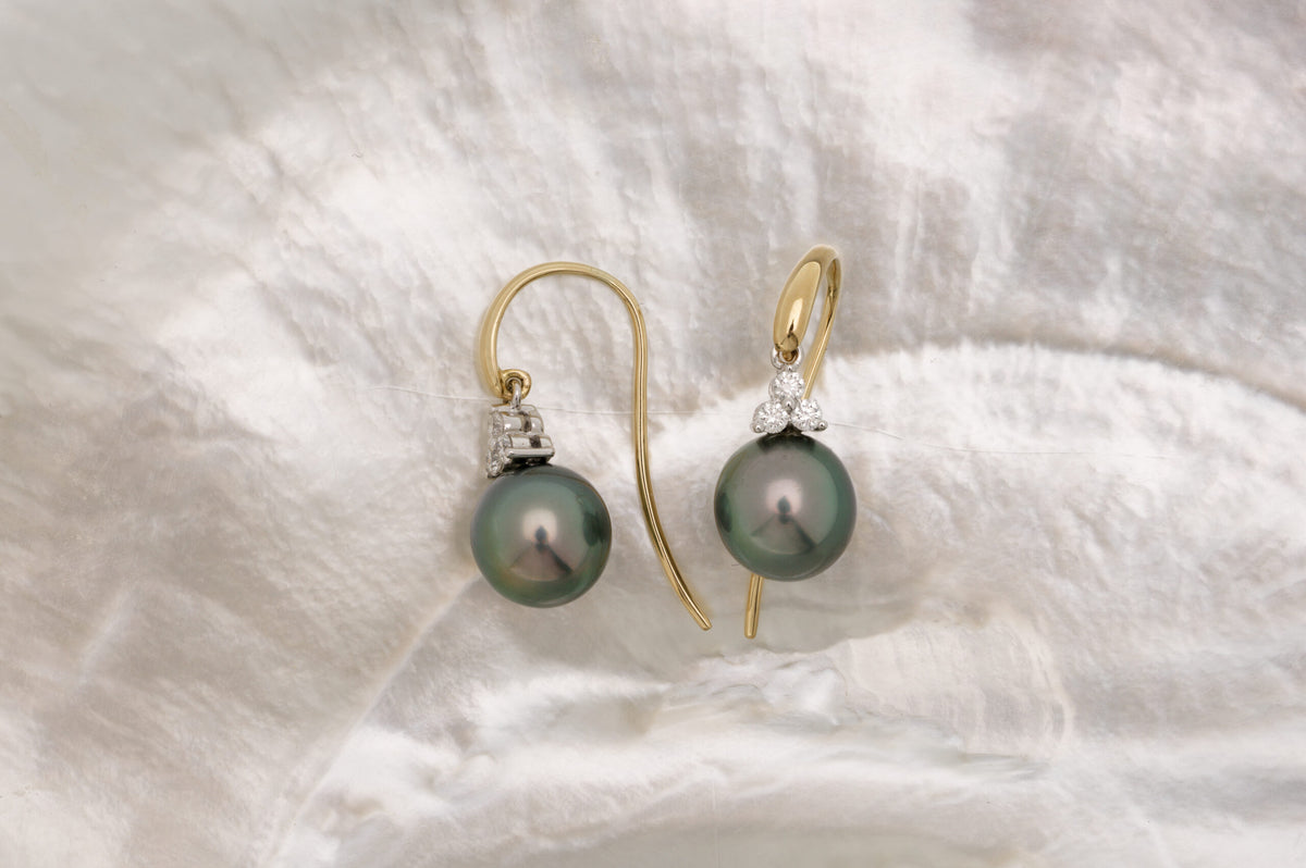 Brincos ovais de pérolas e diamantes do Taiti de 9 a 10 mm – ouro 18 quilates