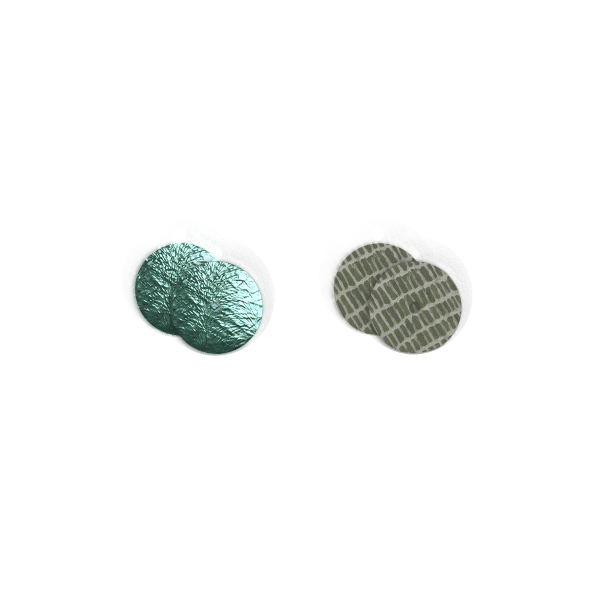 Cuir réversible Scarabée / Sauge – Boucles d'oreilles – rond 16 mm – Les Georgettes