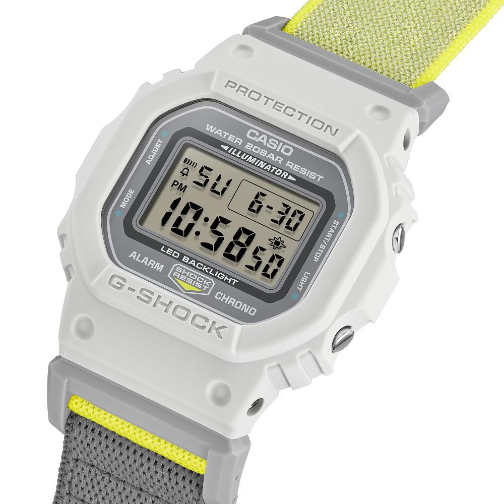 Collection G-Shock - DW-5600MNC-7A8ER - Montre Casio – boîtier en résine clair, bracelet en tissu clair à fermeture magnétique – vue 3