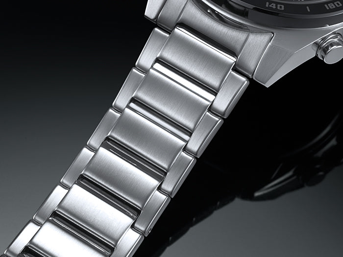 Collection Edifice - ECB-900DB-1AER - Montre Casio – boîtier en acier inoxydable argenté, cadran noir à touches rouges, bracelet en acier – vue 8