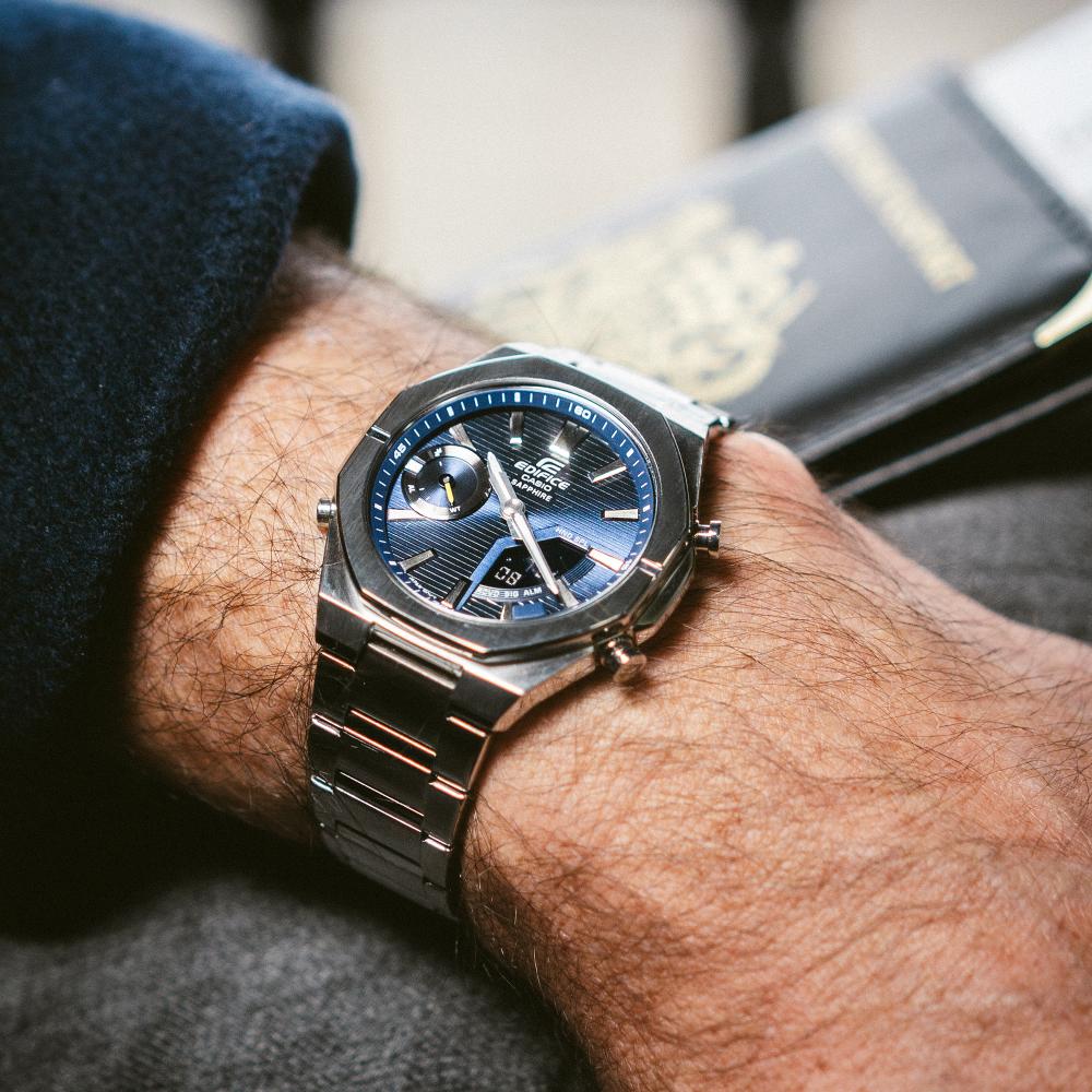 Collection Edifice - ECB-S10D-2AEF - Montre Casio – montre analogique-numérique fine à cadran bleu, boîtier et bracelet en acier inoxydable argenté – vue 2