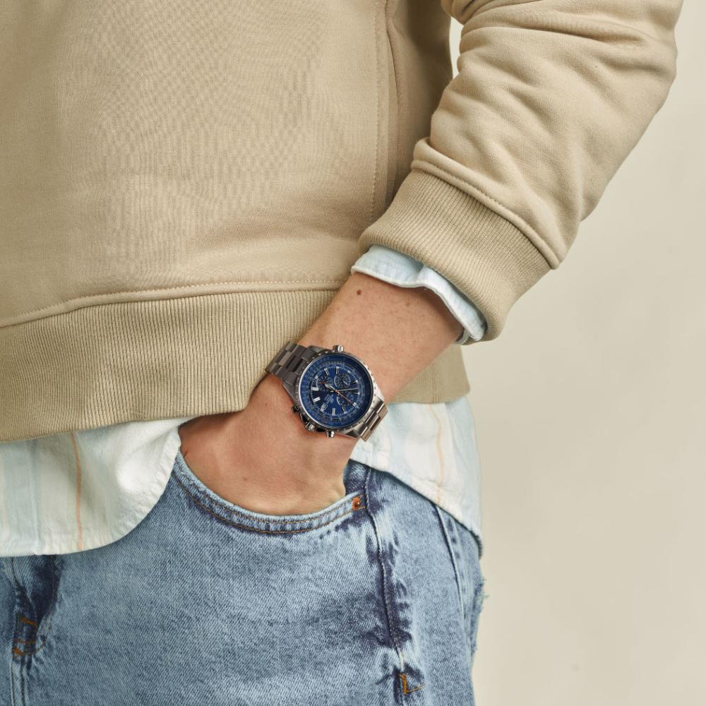 Collection Edifice - EF-527D-2AVUEF - Montre Casio – chronographe à cadran bleu, boîtier et bracelet en acier inoxydable argenté, lunette crantée – vue 2