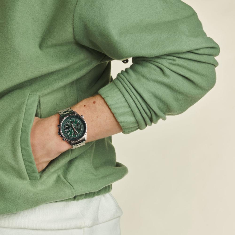 Collection Edifice - EF-527D-3AVUEF - Montre Casio – boîtier en acier inoxydable, lunette crantée règle à calcul, cadran vert, bracelet acier – vue 2