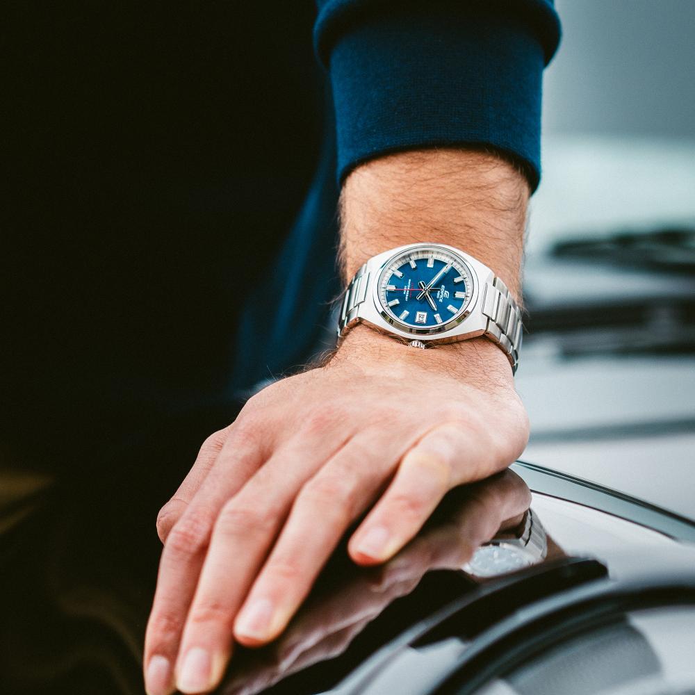 Collection Edifice - EFB-109D-2AVEF - Montre Casio – montre ronde en acier inoxydable, cadran bleu soleillé, bracelet en acier argenté – vue 3
