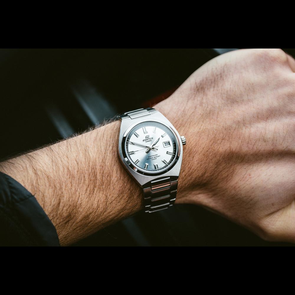 Collection Edifice - EFB-109D-7AVEF - Montre Casio – montre ronde en acier inoxydable, cadran argenté soleillé, bracelet en acier – vue 2
