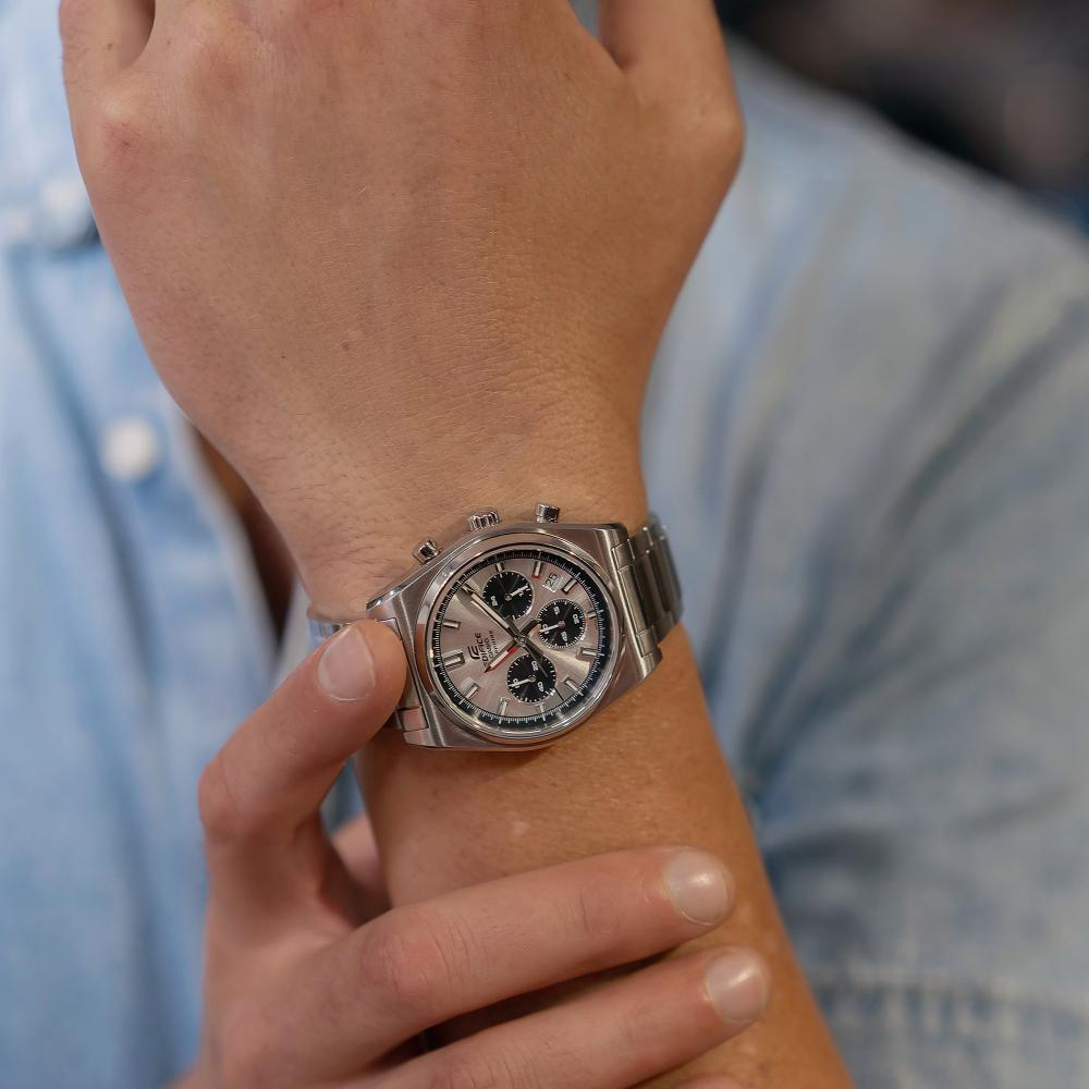 Collection Edifice - EFB-730D-7AVUEF - Montre Casio – boîtier en acier argenté, cadran clair à trois compteurs, bracelet en acier – vue 3