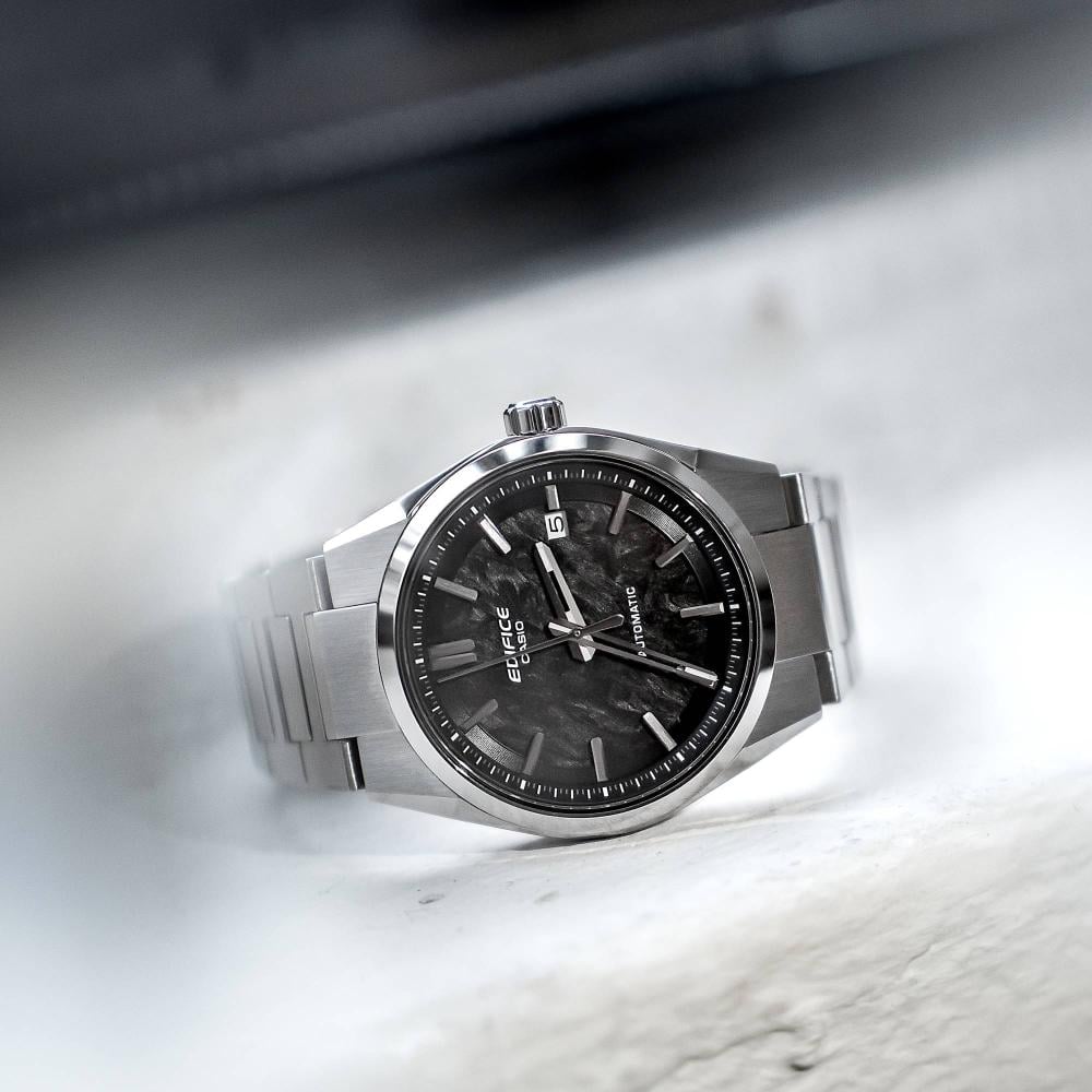 Collection Edifice - EFK-110D-1AER - Montre Casio – montre automatique à cadran noir texturé, boîtier et bracelet en acier inoxydable argenté – vue 4