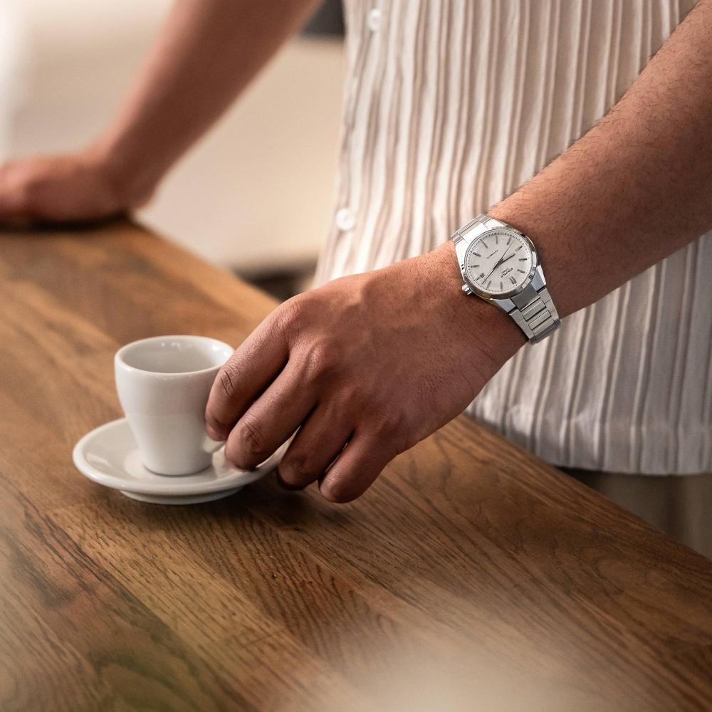Collection Edifice - EFK-110D-7AER - Montre Casio – boîtier compact en acier argenté, cadran clair texturé, bracelet en acier – vue 2